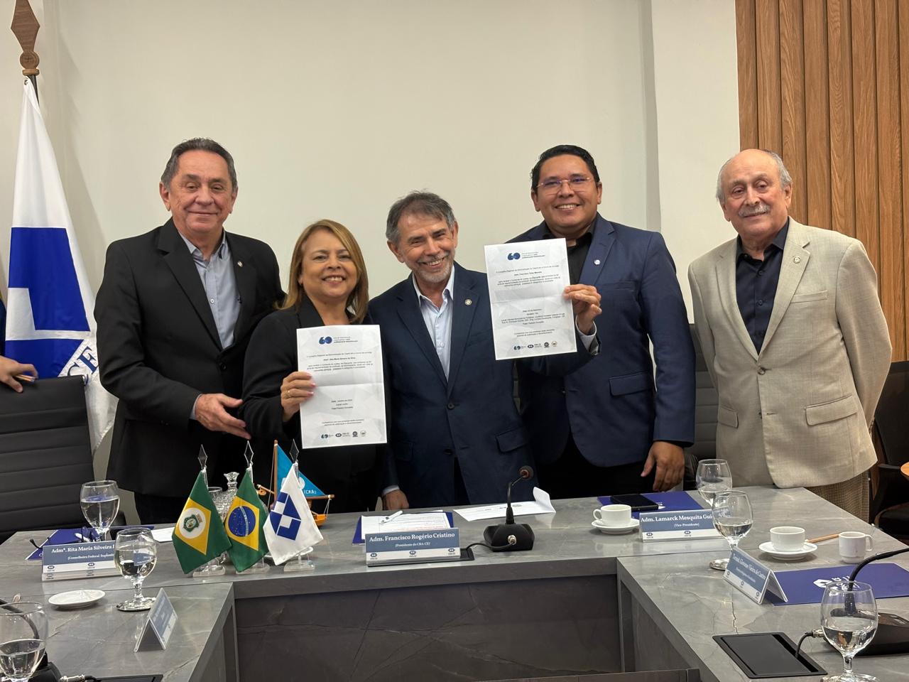 CRA-CE entrega convites do Jubileu de Diamante a novos homenageados